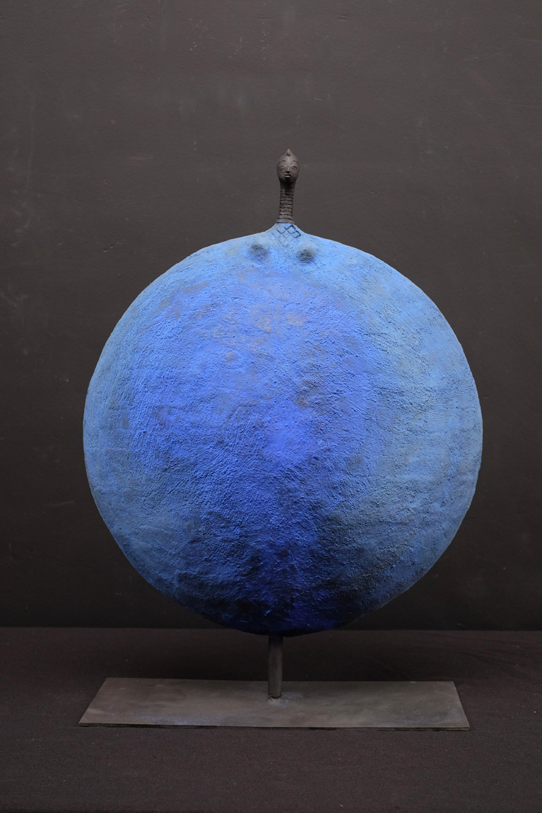 Etiyé Dimma Poulsen - ‘Blue Circle’’ - Bronze - 76x50x20cm - d'Haudrecy Art Gallery class=